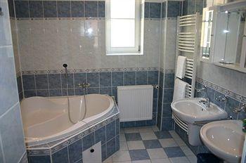 Hotel At The Golden Scissors 4*